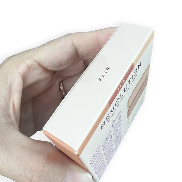 Revolution | Fair | Contour Powder Compact - Picture 5 of 5